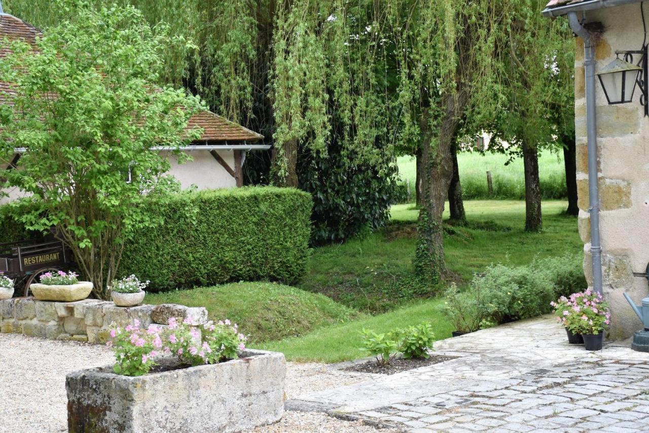 Bouges-le-Chateau Le Petit Chateau De Sainte Colombe מראה חיצוני תמונה