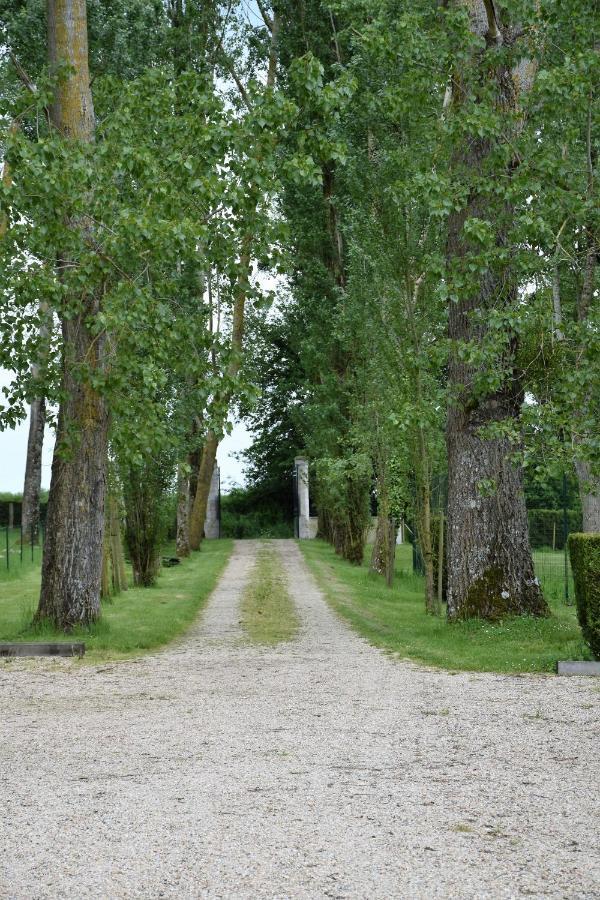 Bouges-le-Chateau Le Petit Chateau De Sainte Colombe מראה חיצוני תמונה